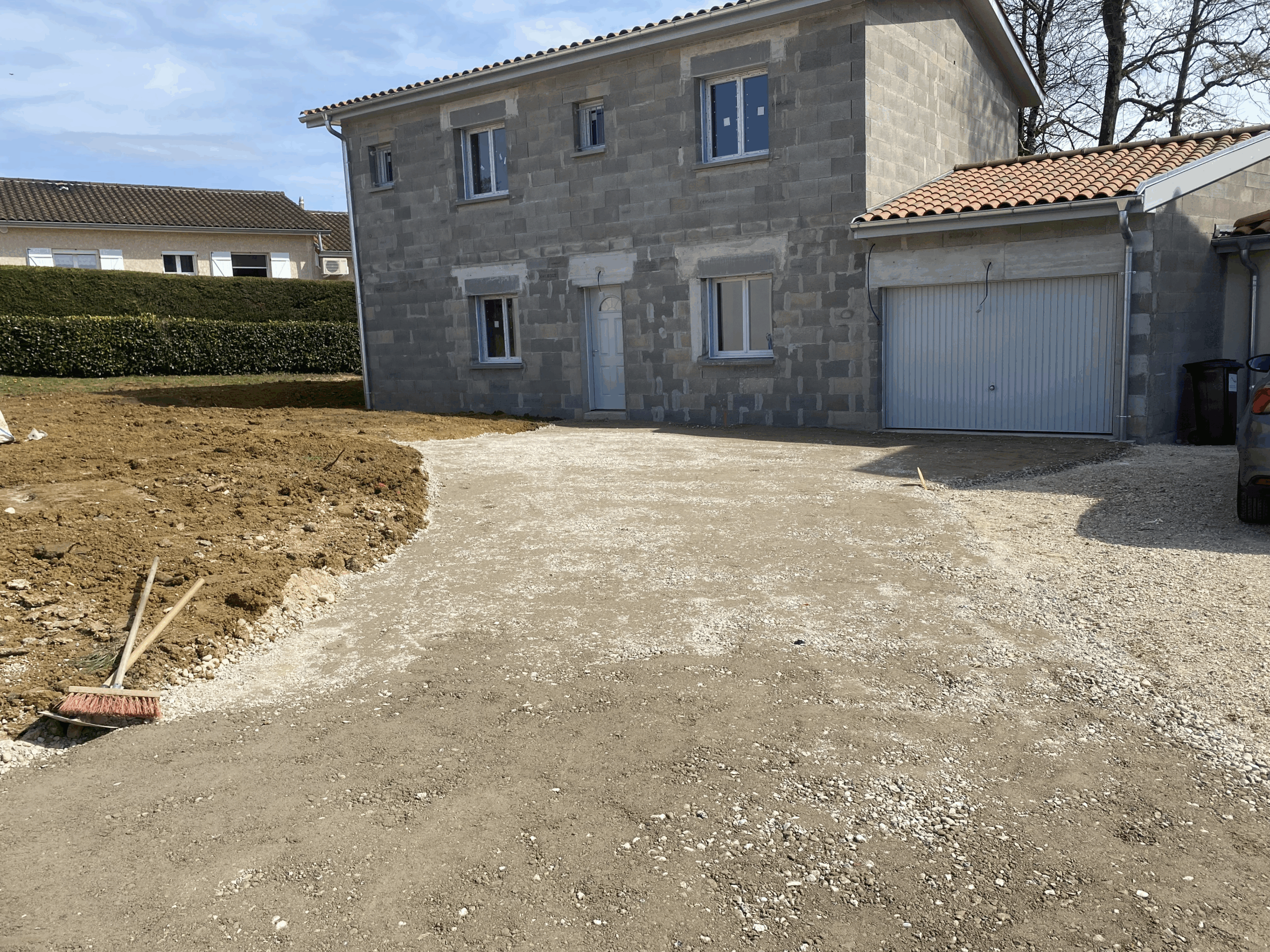 Expert en VRD, chemin d' accès et pose cuve de rétention EP pour la construction d'une maison à Ambronnay