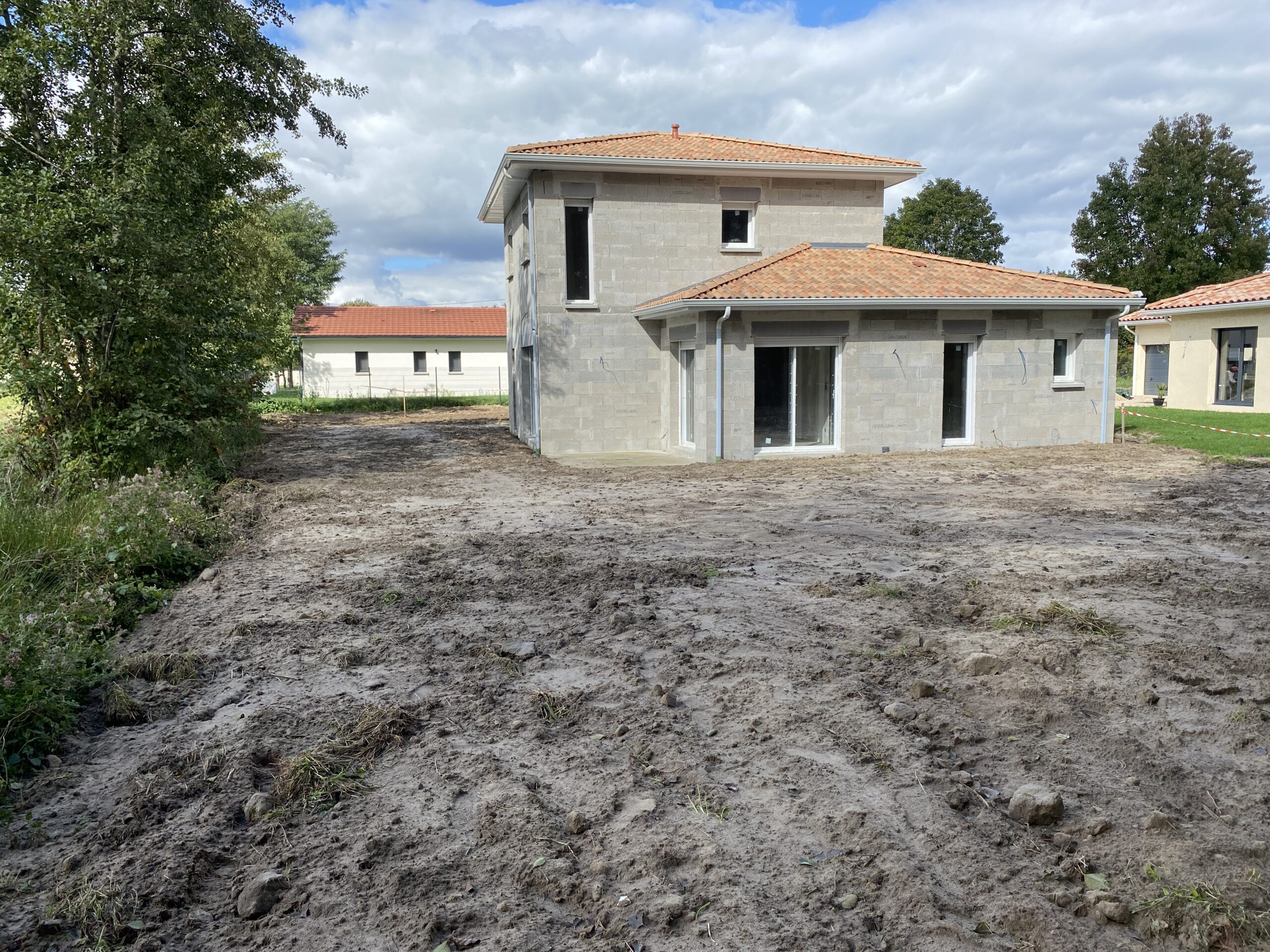 Réalisation des VRD, accès et pose d' une cuve de récupération des eaux de pluie